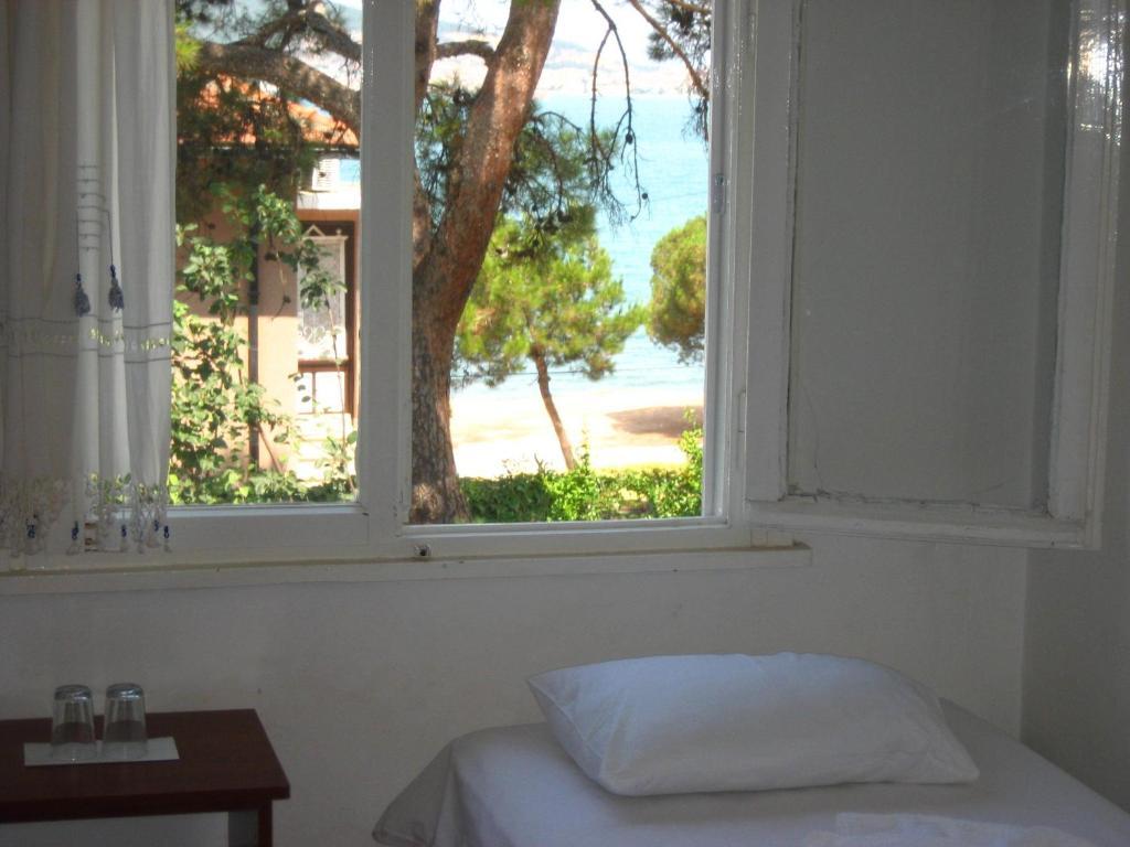 Mavi Pension Hotel Ayvalik Exterior photo